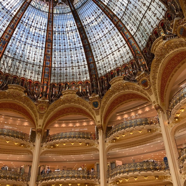Photo taken at Galeries Lafayette Haussmann by Yousef A. on 7/24/2022