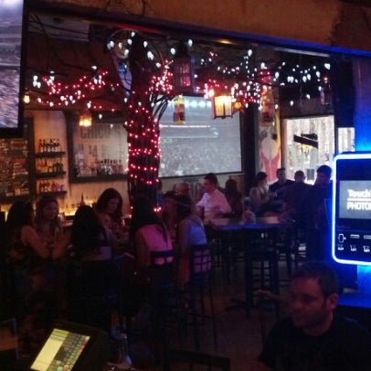 รูปภาพถ่ายที่ Chico&#39;s Tequila Bar โดย Alex R. เมื่อ 1/13/2013