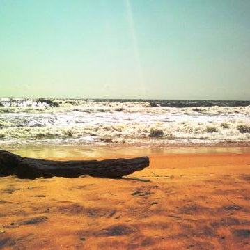 Das Foto wurde bei Panambur Beach von Denzil A. am 3/12/2013 aufgenommen