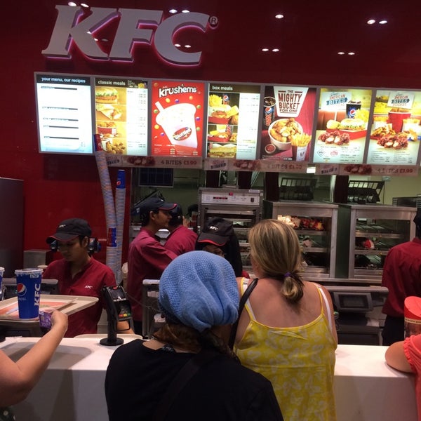 Photo taken at KFC by 💛 J. on 7/30/2014