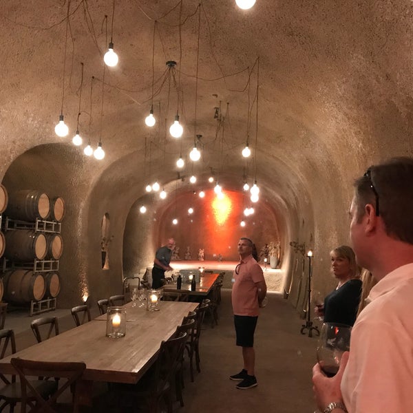 Foto diambil di Clos Pegase Winery oleh Kiki F. pada 6/16/2018