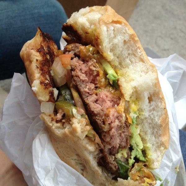 9/14/2013にMegan B.がFatty&#39;s Burgers &amp; Moreで撮った写真