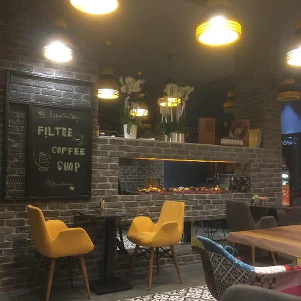 รูปภาพถ่ายที่ Filtre Coffee Shop โดย Ayçin A. เมื่อ 6/13/2018