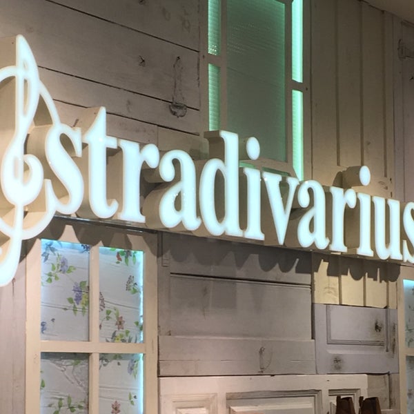 Stradivarius - Boutique de vêtements femmes à Santa Bárbara
