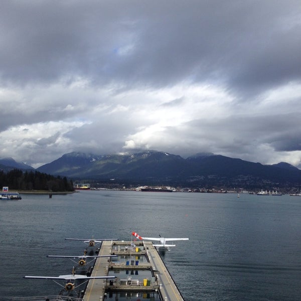 2/13/2014 tarihinde Jim Z.ziyaretçi tarafından Renaissance Vancouver Harbourside Hotel'de çekilen fotoğraf