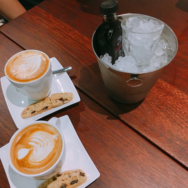 Foto tirada no(a) Budans Brew Coffeebar por Angeline T. em 10/29/2016