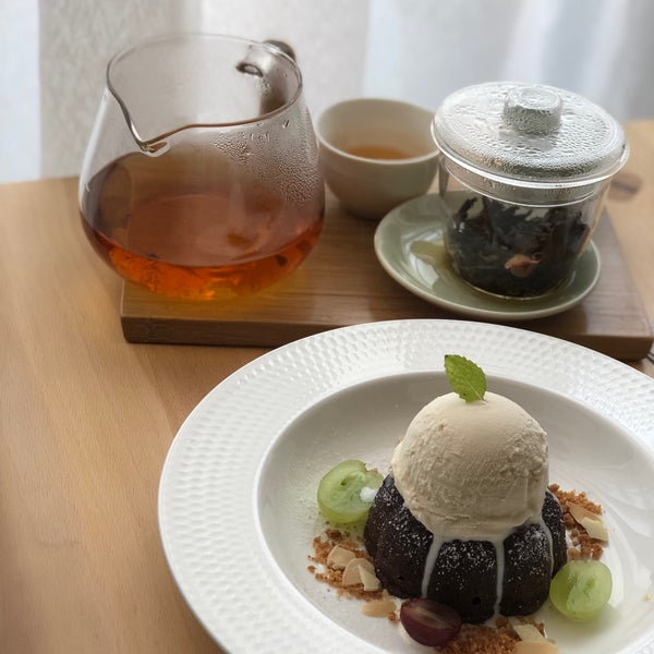 Cosy and nature liked environment, they are under the same branch with moon shop. Do try the matcha/chocolate lava cake and pair it with rose tea. Small area for seating though