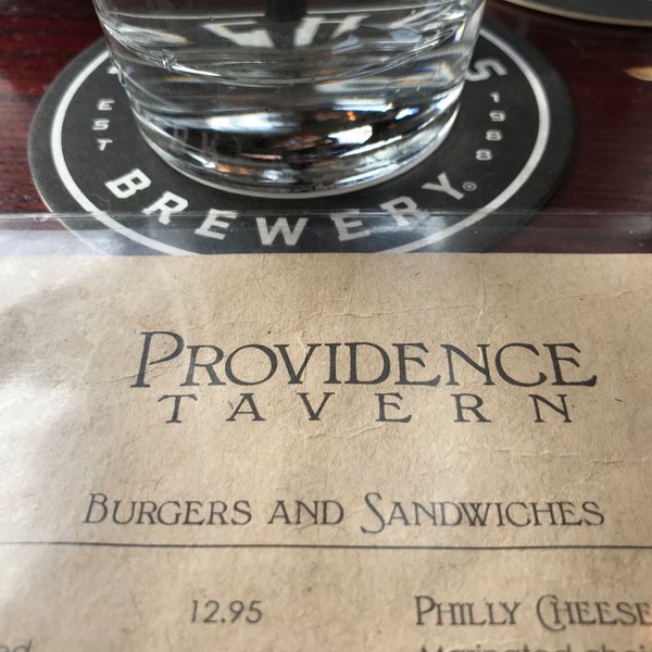 รูปภาพถ่ายที่ Providence Tavern โดย Pierre I. เมื่อ 11/6/2017