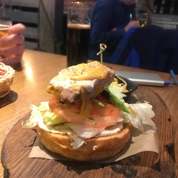 11/17/2019 tarihinde Лиза Б.ziyaretçi tarafından Beerburger BAR'de çekilen fotoğraf