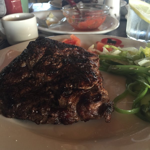7/24/2015 tarihinde Mimí C.ziyaretçi tarafından Restaurante Los Ganaderos'de çekilen fotoğraf