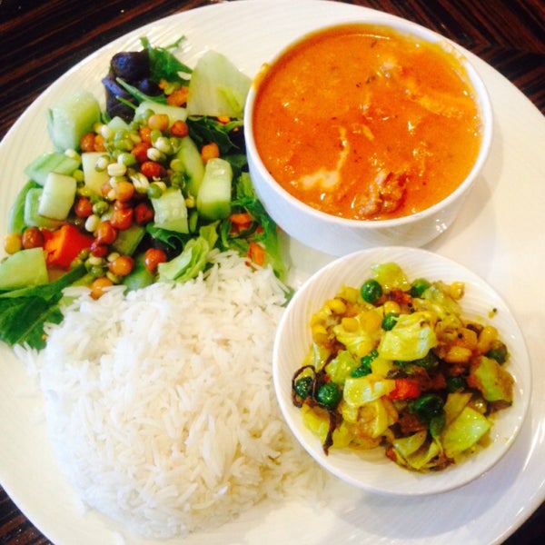 4/27/2015 tarihinde Dahvi S.ziyaretçi tarafından Spice Affair Beverly Hills Indian Restaurant'de çekilen fotoğraf