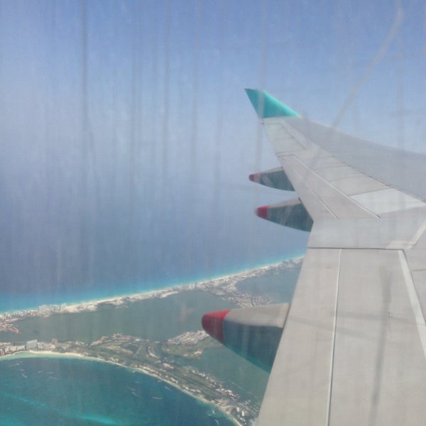 7/25/2013 tarihinde Oswaldo J.ziyaretçi tarafından Cancún Uluslararası Havalimanı (CUN)'de çekilen fotoğraf