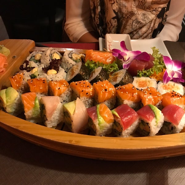 Photo taken at Sushi Palace by Toon V. on 9/12/2017