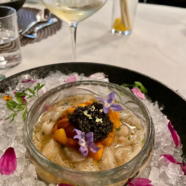 Angel hair pasta with caviar and Uni and scallops is amazing!!