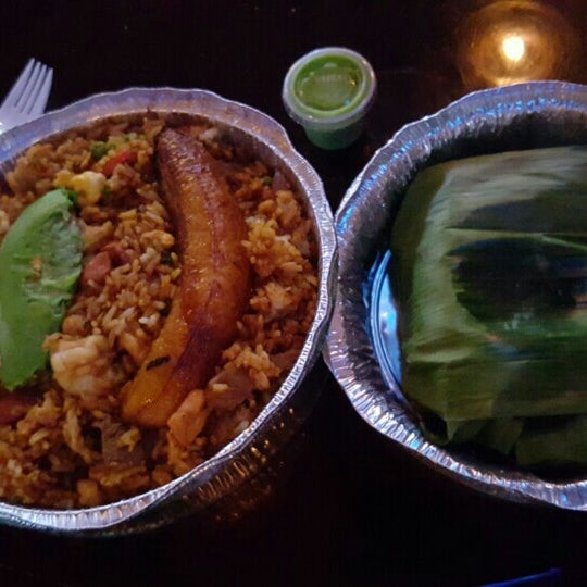 Foto tomada en Sandro&#39;s Latin Food  por Denise W. el 12/15/2015