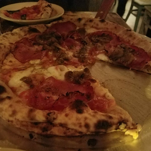 1/16/2017 tarihinde Denise W.ziyaretçi tarafından Tufino Pizzeria'de çekilen fotoğraf