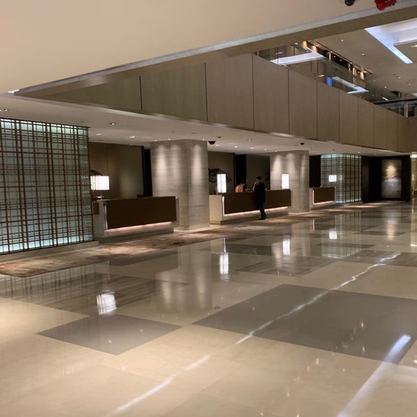 Foto scattata a New World Makati Hotel da yukii il 8/5/2019