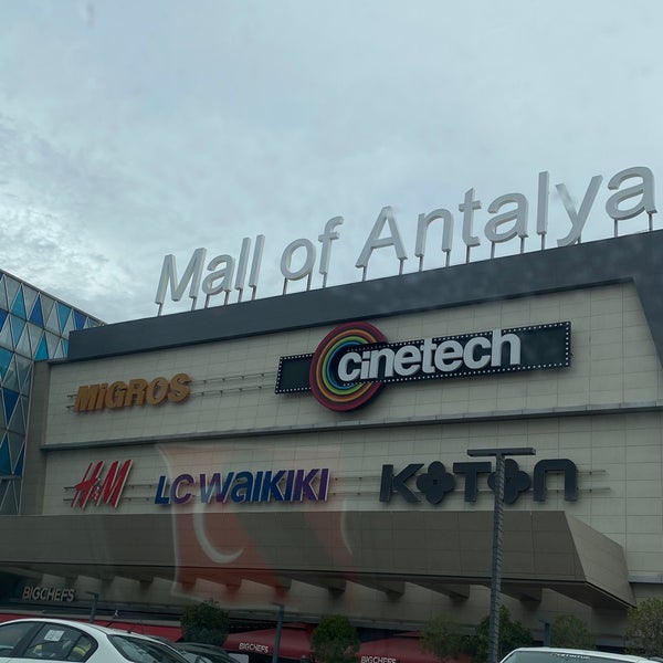 รูปภาพถ่ายที่ Mall of Antalya โดย Sevo เมื่อ 10/1/2023