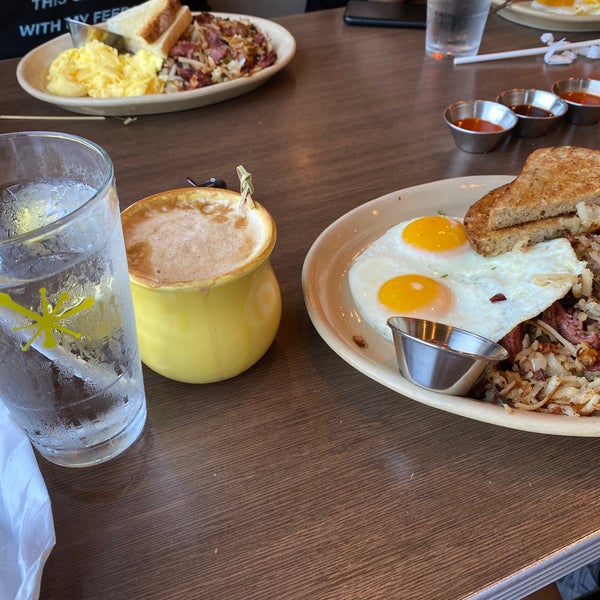 Photo taken at Snooze, an A.M. Eatery by Naif A. on 7/3/2020