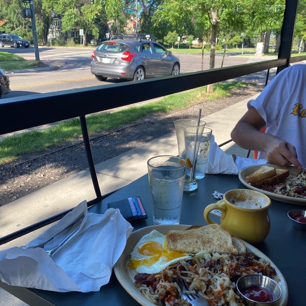 Photo taken at Snooze, an A.M. Eatery by Naif A. on 7/4/2020