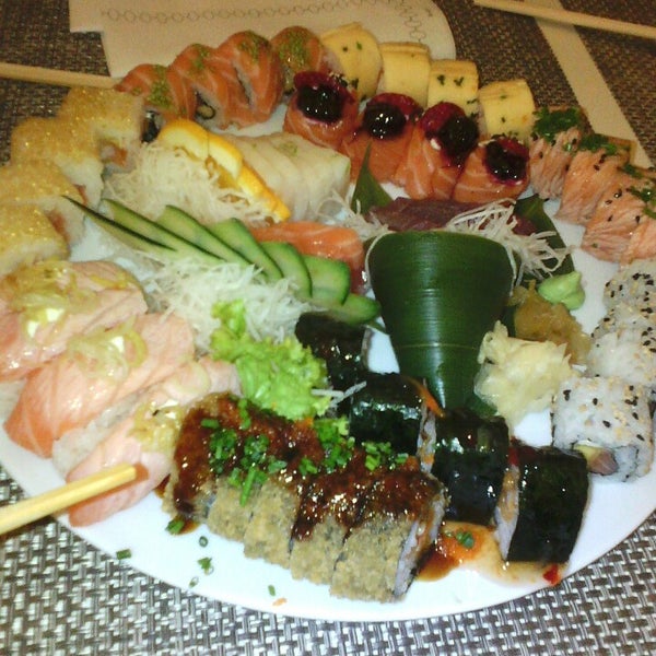 Das Foto wurde bei Sushihana Sushi Bar von Nuno A. am 9/14/2013 aufgenommen