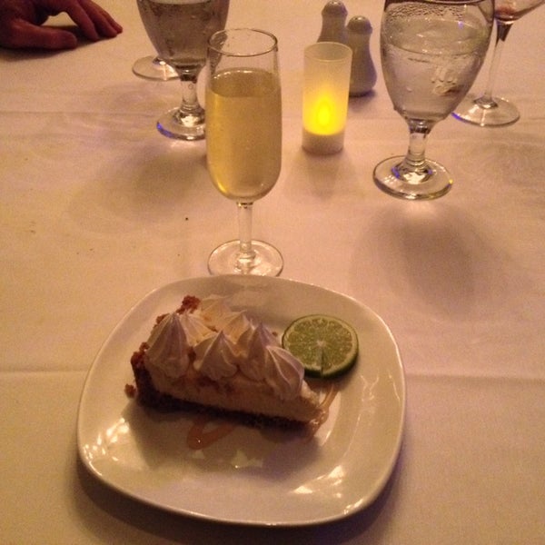 Das Foto wurde bei The Brentwood Restaurant &amp; Wine Bistro von Marie L. am 2/27/2014 aufgenommen