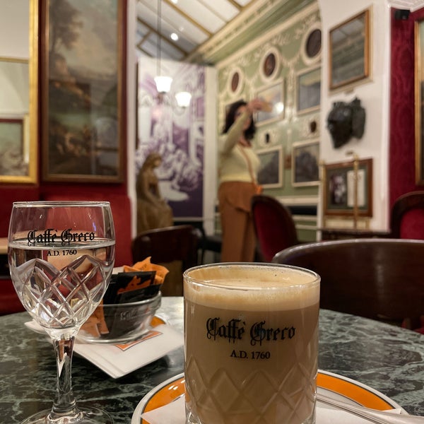 Foto tirada no(a) Antico Caffè Greco por D em 4/12/2024