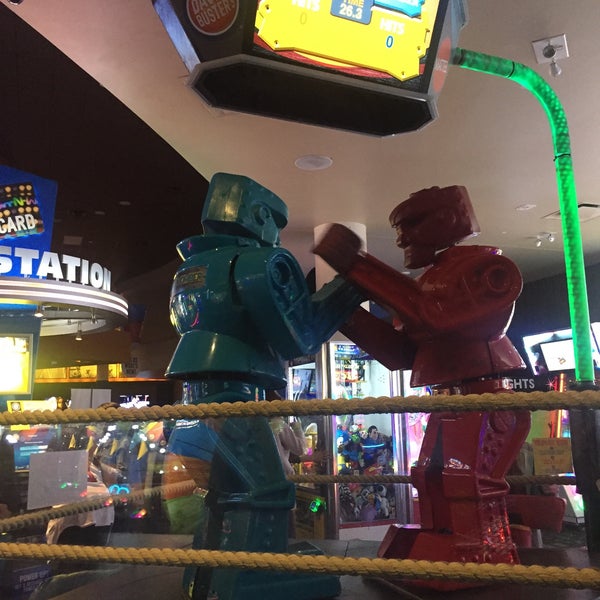 Photo taken at Dave &amp; Buster&#39;s by Ines I. on 5/14/2017
