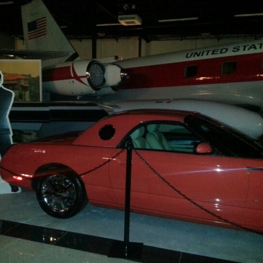 11/10/2012에 annette p.님이 Miami&#39;s Auto Museum at the Dezer Collection에서 찍은 사진