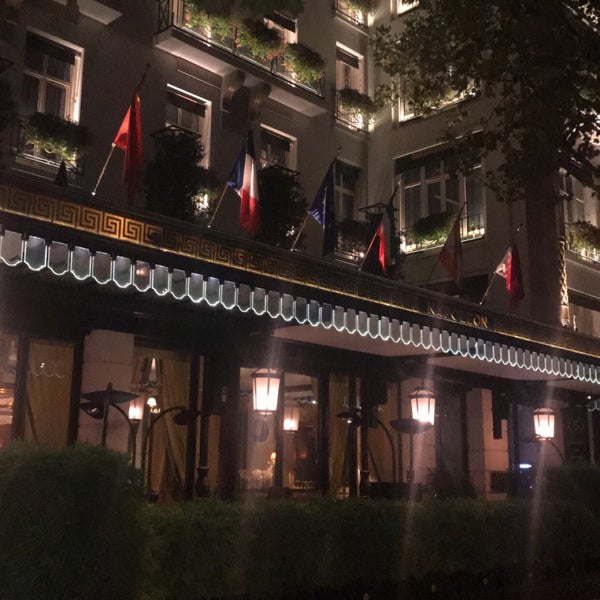 Das Foto wurde bei Hôtel Napoléon von 2 . am 8/13/2018 aufgenommen