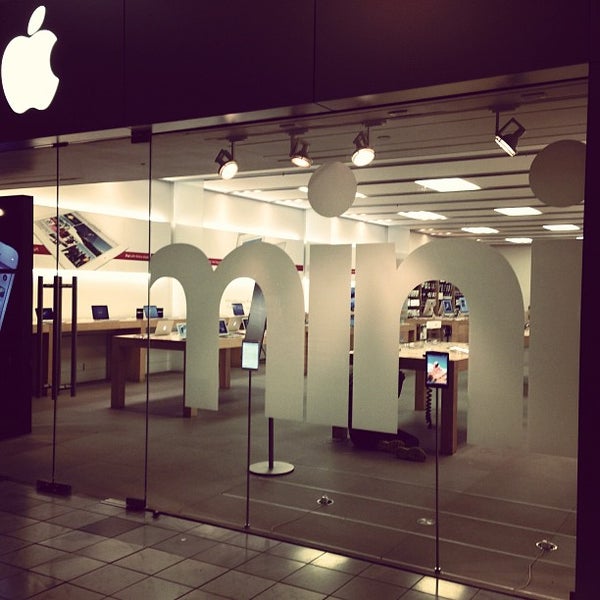 Photos at Apple Green Hills Electronics Store in Nashville