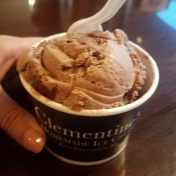 Das Foto wurde bei Clementine&#39;s Homemade Ice Cream von Becca S. am 7/3/2019 aufgenommen