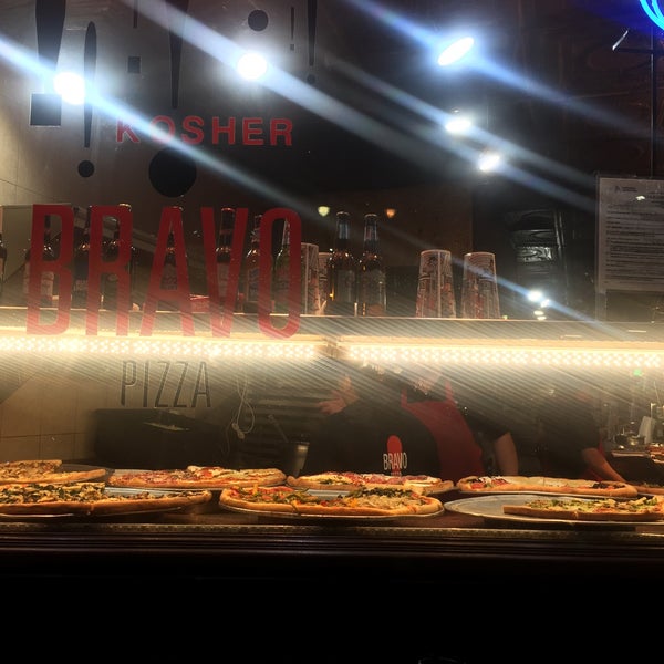 12/20/2016에 Ron C.님이 Bravo Pizza에서 찍은 사진