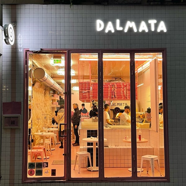 Foto tomada en Dalmata Pizza  por Saad el 3/30/2022