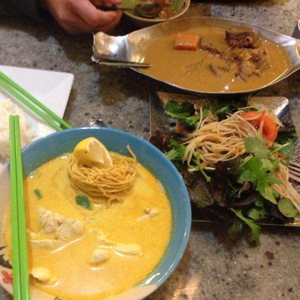 7/23/2014 tarihinde Boommiie L.ziyaretçi tarafından Ghin Khao Thai Food'de çekilen fotoğraf
