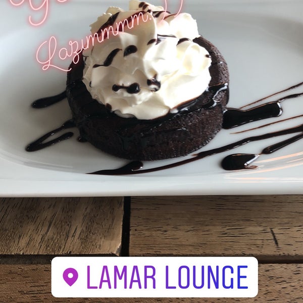 Foto scattata a Lamar Lounge da 👽ABC👽 il 3/27/2019