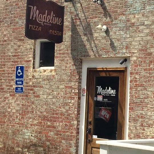 Photo prise au Madeline Pizza &amp; Pasta par Madeline Pizza &amp; Pasta le7/13/2018