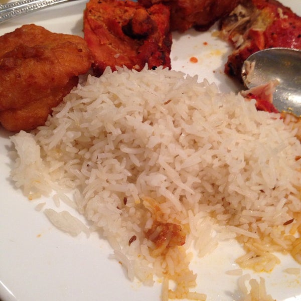 Photo taken at Shalimar Indian Restaurant by April Rose L. on 11/24/2013