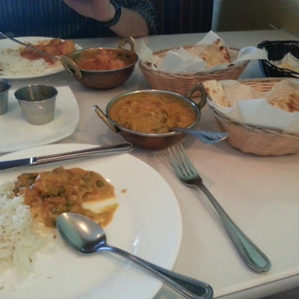 Foto diambil di Shalimar Indian Restaurant oleh Morgan T. pada 6/30/2013