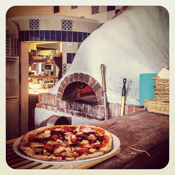 Foto scattata a Focha 42 Ristorante - Pizza &amp; Pasta! da Rahim B. il 5/1/2014
