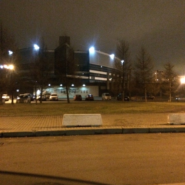 где припарковаться у ледового дворца