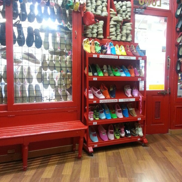 corazón salto África Photos at Calzados Lobo - Shoe Store in El Rastro