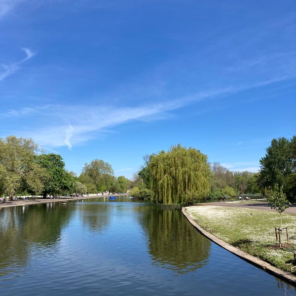 Photo taken at Regent&#39;s Park by Alexey S. on 5/5/2024