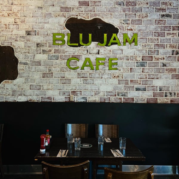 Blu Jam Café - Mid-City West - 331 tips