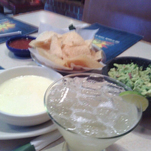 Das Foto wurde bei La Parrilla Mexican Restaurant von Denise C. am 8/31/2014 aufgenommen