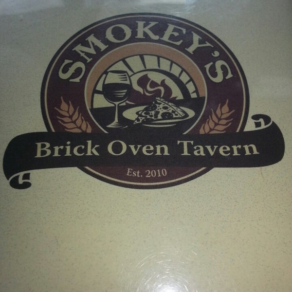 Das Foto wurde bei Smokey&#39;s Brick Oven Tavern von John L. am 4/20/2013 aufgenommen