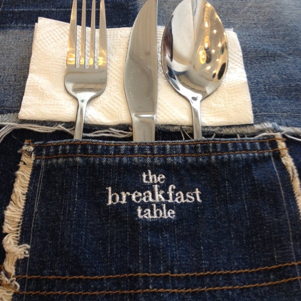 รูปภาพถ่ายที่ The Breakfast Table โดย Risa C. เมื่อ 1/7/2014