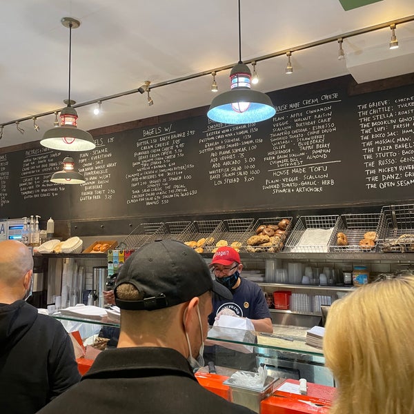 Photo taken at Tompkins Square Bagels by Hannah H. on 12/11/2021