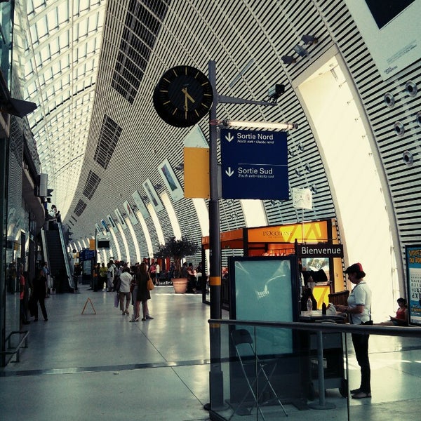 Foto diambil di Gare SNCF d&#39;Avignon TGV oleh A. I. pada 6/17/2013