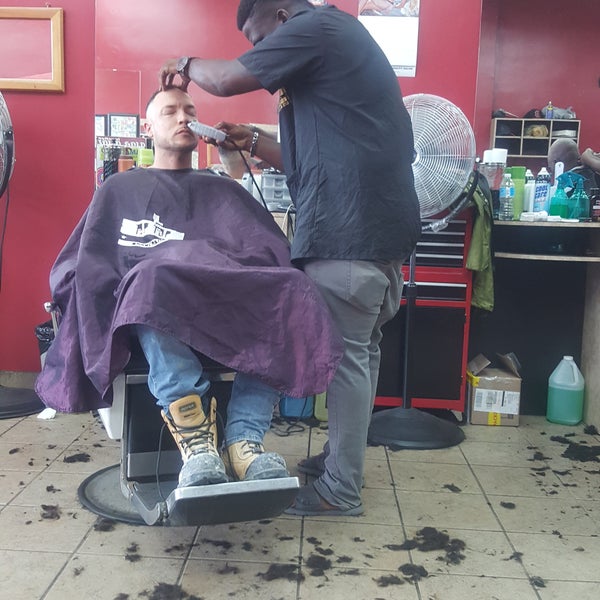 websted vinden er stærk centeret Photos at Tip Top Barbers & Beauty Salon - Salon / Barbershop